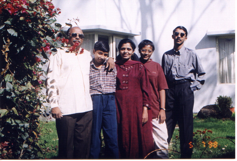 Family.jpg (174077 bytes)